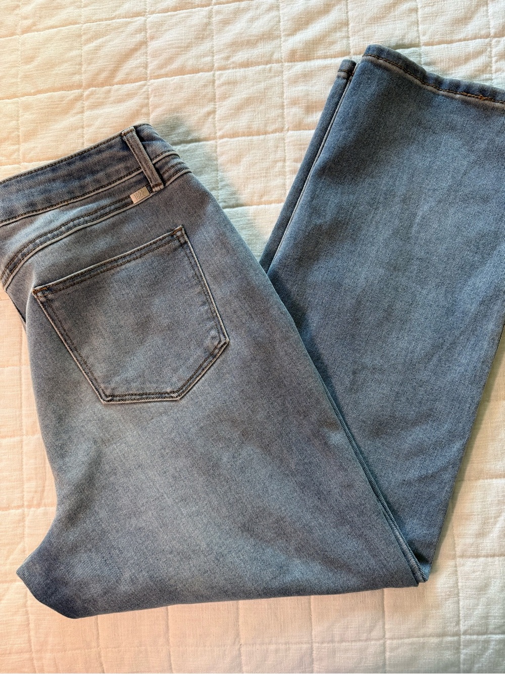 1822 Denim Women's Relaxed Jeans - Light Blue Wash